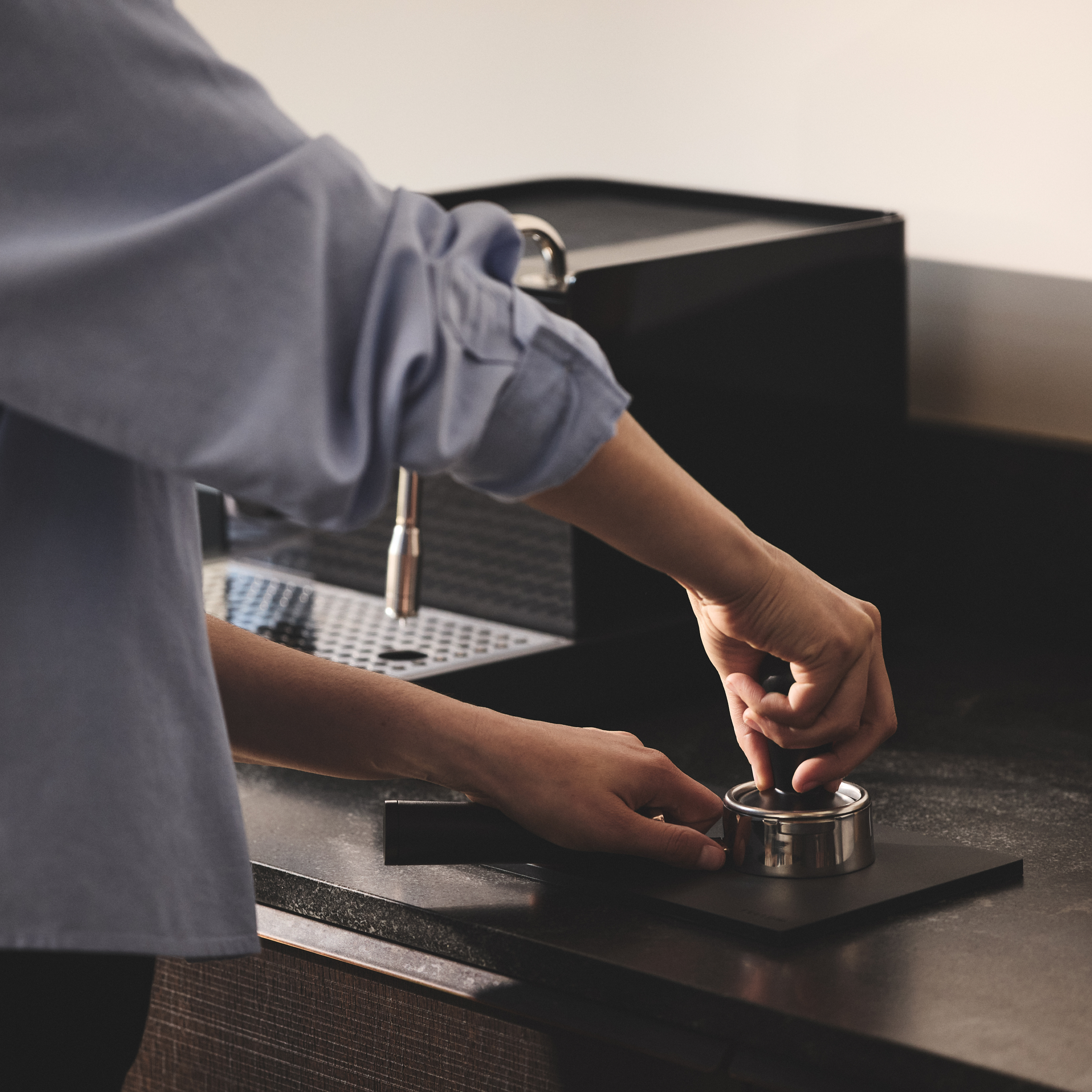 fellow-tamping-mat-in-silicone-per-espresso image 4
