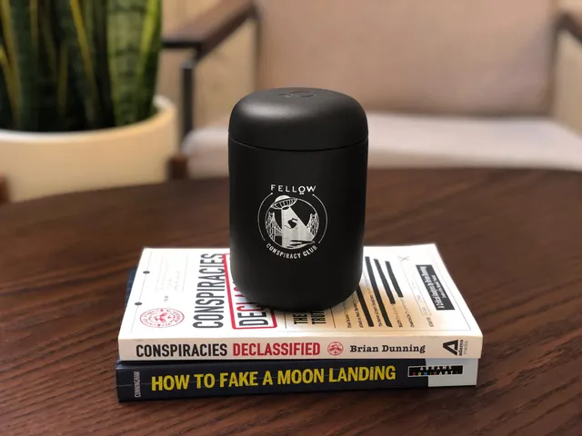 fellow-conspiracy-club-carter-355-ml-tazza-termica-nera-opaca-edizione-limitata image 1